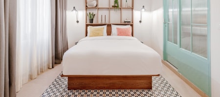 Cozy Double Room with Window and Street View