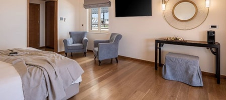 Honeymoon Suite with Outdoor Hot Tub