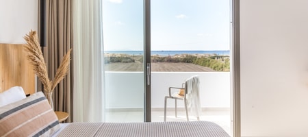 4 Bedroom Adjoining Sea View Suites with 2 Private Pools
