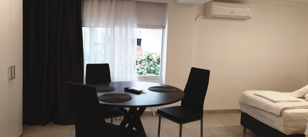Standard Studio Semi Floor