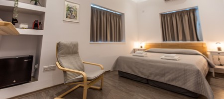 ROOM 02