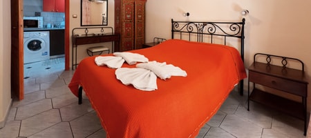2 bedroom Apartment with Garden View N4