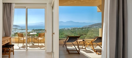 Deluxe Suite with Panoramic Sea view and Shared pool