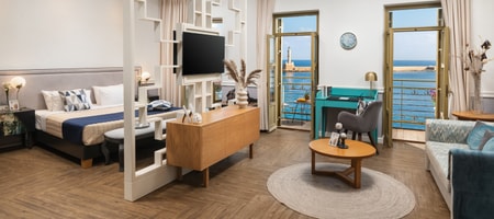 One Bedroom Suite with Sea View and Hot Tub