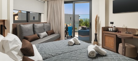 Deluxe Room with Outdoor Hot Tub