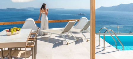 Presidential Suite with Private Heated Outdoor Pool & Caldera Sea View