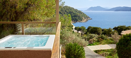 Junior Suite Hot Tub | Nest Infinity Rooms & Suites