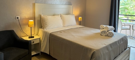 Double room with pool view
