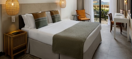 Sapphire Cozy Suite with individual pool