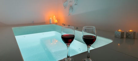 Suite with indoor Hot tub