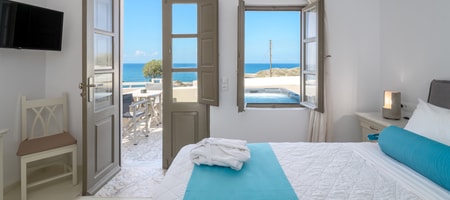 Luxury Honeymoon Suite with Outdoor Jacuzzi & Sea Vista