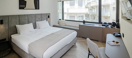 Neoclassic Room City View