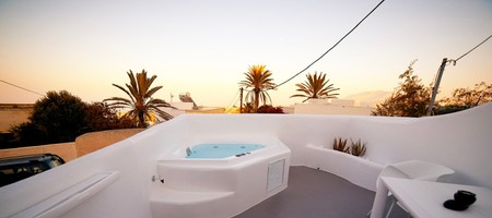 Luxury Suite with private outdoor heated jacuzzi and view