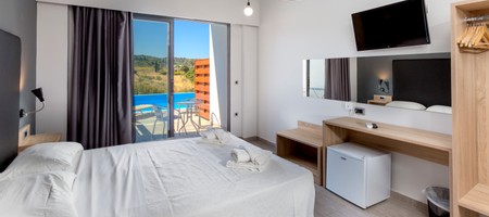Sharing Pool Room