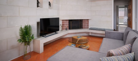 Elegant Family Apartment with free parking and sea view