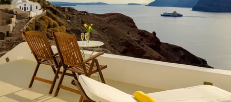 Cliff Nest Honeymoon Suite with Private Whirlpool & Caldera View *access via numerous steps
