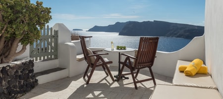 Fanari Honeymoon Suite with Indoor Cave Whirlpool & Caldera View