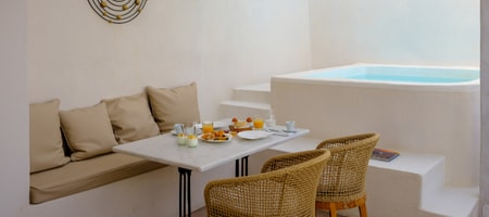 Kyklos Villa with Private Whirlpool *100meters outside the complex
