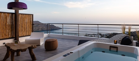 Two Bedroom Apartment with Jetted Tub and Sea View - Split Level