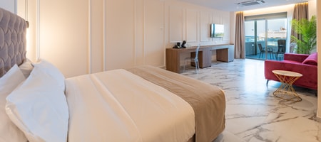 Superior King Suite | Private Outdoor Jacuzzi