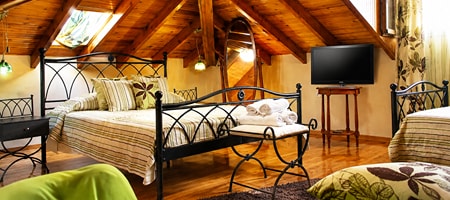NR 4 Emerald | Attic room