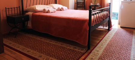 NR 2 Ruby | Small Double Room