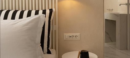 Petite Room with Cave Outdoor Hot Tub
