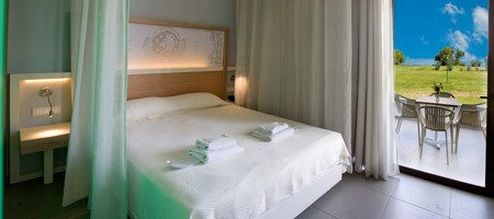Deluxe Apartment with Side Sea View