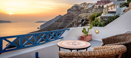 Golden: Split Level Suite with Hot Tub & View