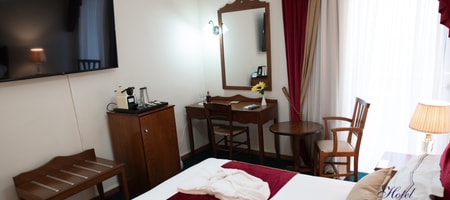 DELUXE DOUBLE ROOM WITH KING SIZE BED BALCONY AND SEA VIEW