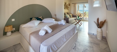 Double room with balcony and sea view (R/08)
