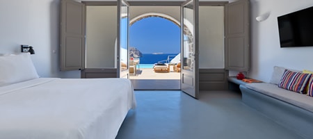 Cave Suite Infinity Pool Caldera View