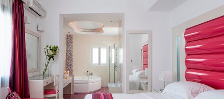 HONEYMOON SUITE WITH OUTDOOR HOT TUB
