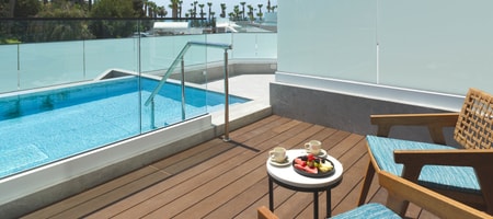 Swim Up Room