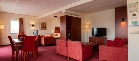 Grand Suite/Family Room with Terrace [75m²]