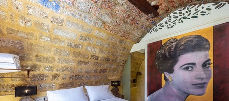 Deluxe Stone Room