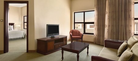 1 Queen Bedroom Suite
