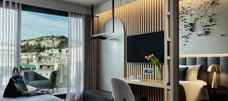 Heritage Hill Suite with balcony and Acropolis View
