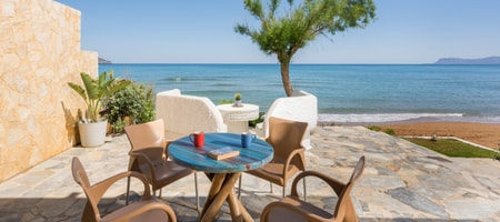 Deluxe Two Bedroom Apartment Seafront