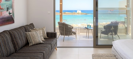 White Pearl Beachfront Suite FSV