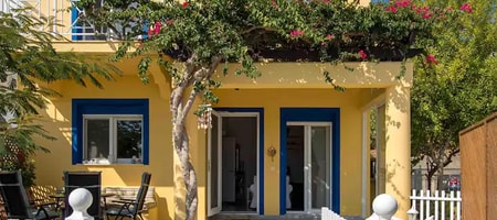 Le Petit Refuge 2 Floor Maisonette with Seaview