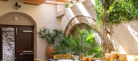 Zoe Suites / Sofoklis