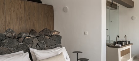 Honeymoon Suite (up to 2 guests)