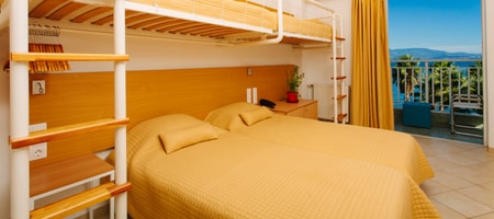 Sea view standard family room with bunkbeds