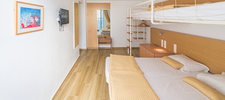 Sea View family premium room with bunkbeds