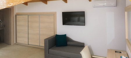 Superior room with side sea view