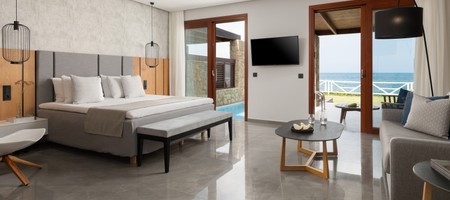JUNIOR SUITE SEA FRONT WITH PRIVATE POOL