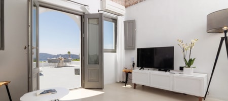 The Antiquarian's Suite with Hot Tub & Caldera View 60m²