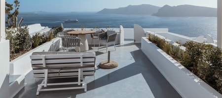 The Carpenter's Suite with Hot Tub & Caldera View 65m²