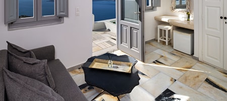 Junior Suite with Jacuzzi & Caldera View
